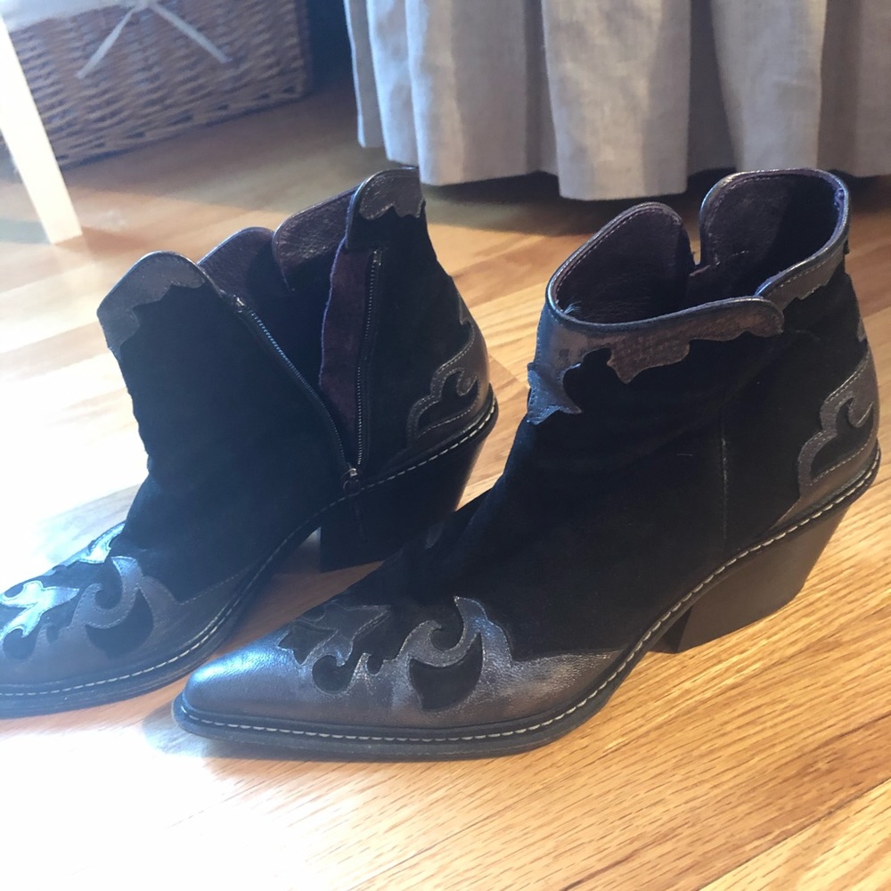 Donald Pliner Couture Collection Boots - Picture 1 of 1